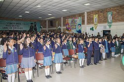 Estudiantes en un colegio público en Bogotá