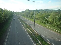 Carretera con dos calzadas separadas por una mediana