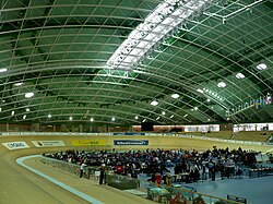 Interior del velódromo BGŻ Arena en Pruszków, Polonia
