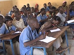 Educación mixta en un liceo en Malí