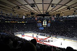 Interior del Madison Square Garden durante un encuentro deportivo.