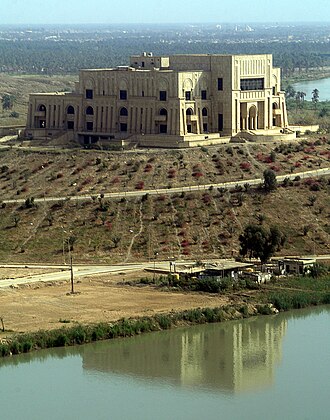 Palacio del Éufrates construido por Sadam Huseín