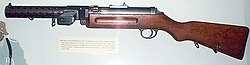 Un MP18 producido después de la Primera Guerra Mundial con seguro universal