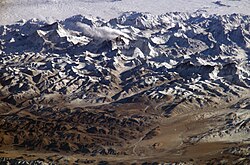 Vista aérea del Himalaya con el monte Everest en el centro