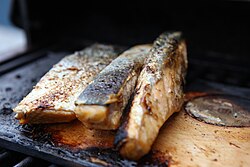 Preparaciones tradicionales de trucha y salmón de los estados montañosos.