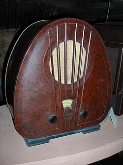 Radio antigua de baquelita